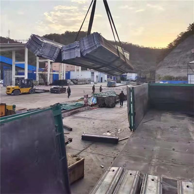 Dải thép hình chữ M